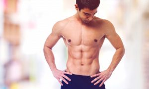 adolescente-sin-camiseta-mostrando-su-cuerpo_1149-499