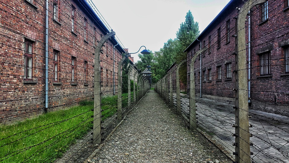 nazi-concentration-camp-2299550_960_720