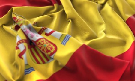 bandera-de-espana-agarrados-de-la-mano-color-belleza-de-la-mano-macro-foto-de-primer-plano_1379-188